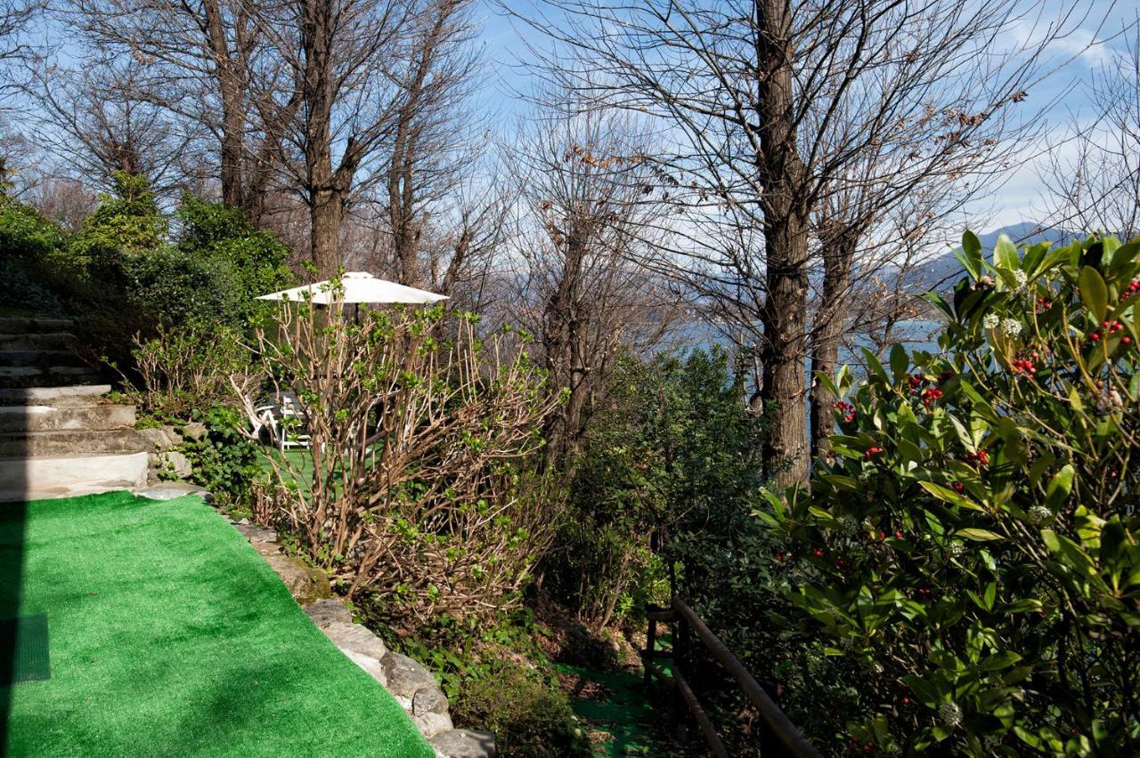 Casa Vacanze Tana Della Volpe Ispra Exteriör bild