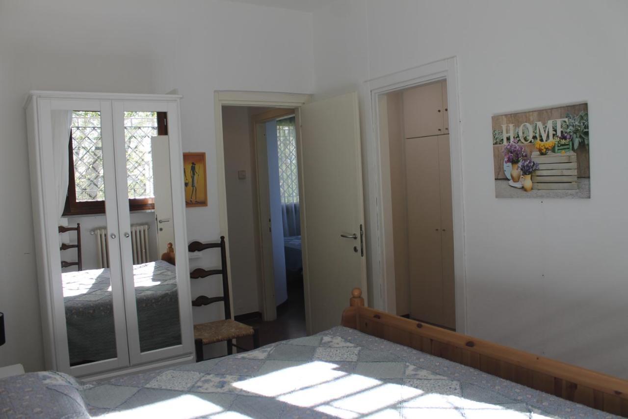 Casa Vacanze Tana Della Volpe Ispra Exteriör bild