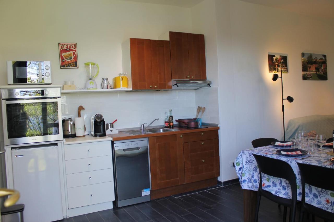 Casa Vacanze Tana Della Volpe Ispra Exteriör bild