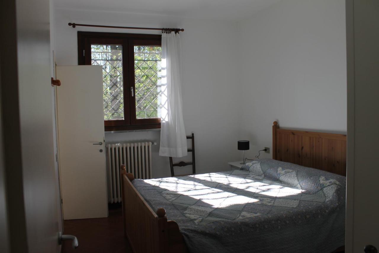 Casa Vacanze Tana Della Volpe Ispra Exteriör bild
