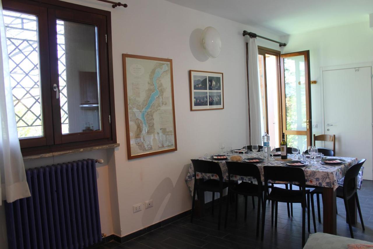 Casa Vacanze Tana Della Volpe Ispra Exteriör bild
