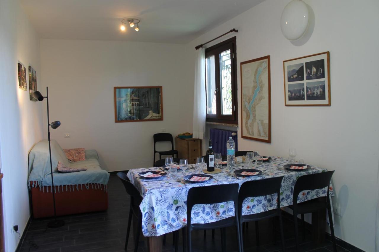 Casa Vacanze Tana Della Volpe Ispra Exteriör bild
